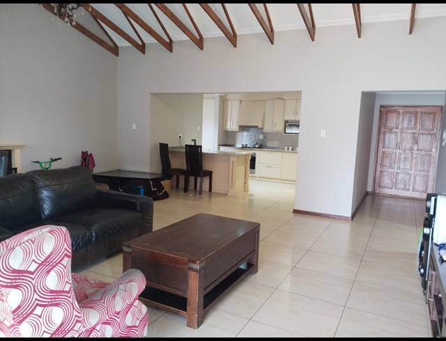 3 BEDROOM DUET TO LET IN HILLSIDE